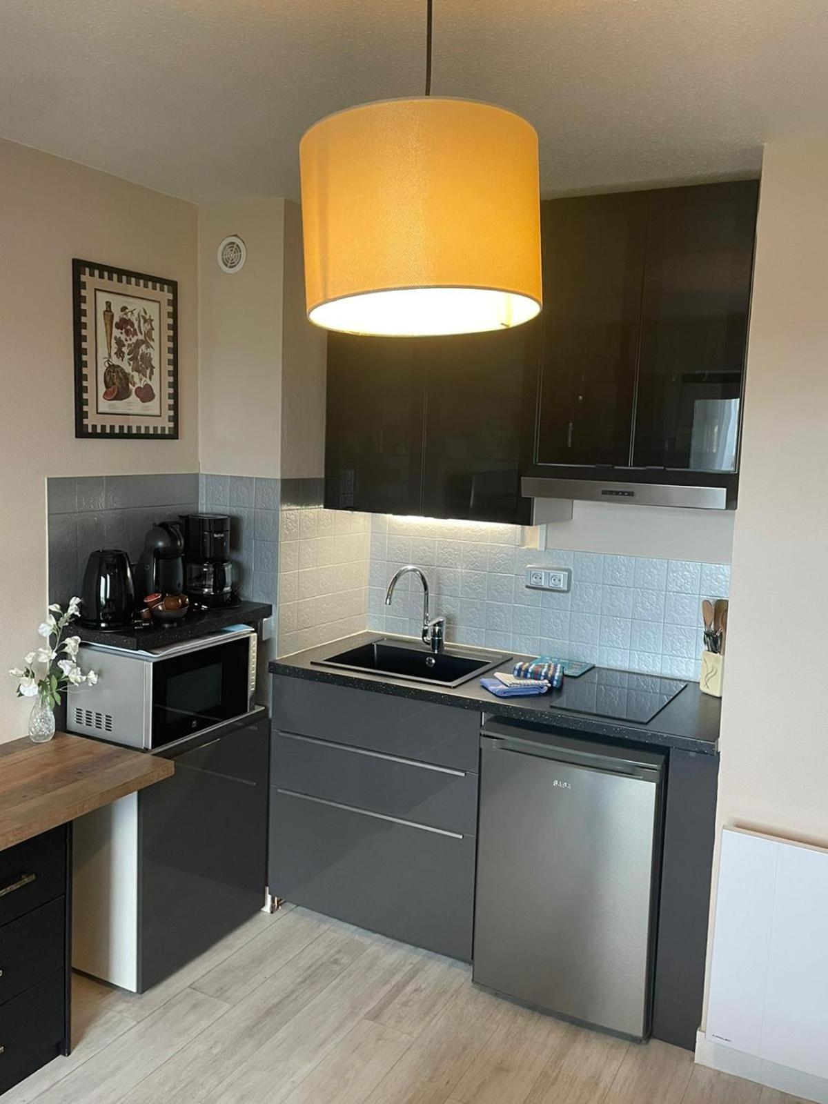 Studio 24 - Coucher De Soleil & Vue Mer Courseulles-sur-Mer Exterior photo